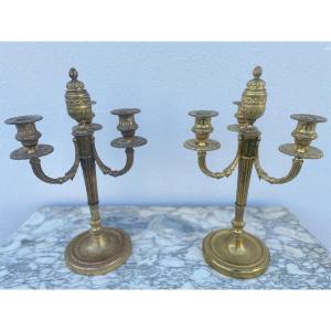 PAIRE DE CANDELABRES EN BRONZE  DE STYLE LOUIS XVI