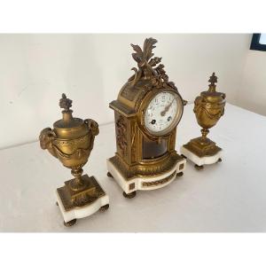 GARNITURE DE CHEMINEE EN BRONZE DE STYLE LOUIS XVI XIX SIECLE