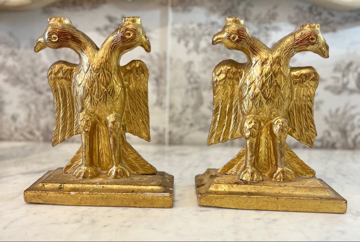 Paire de porte-bouquets 18e en bois doré, figurant Des Aigles