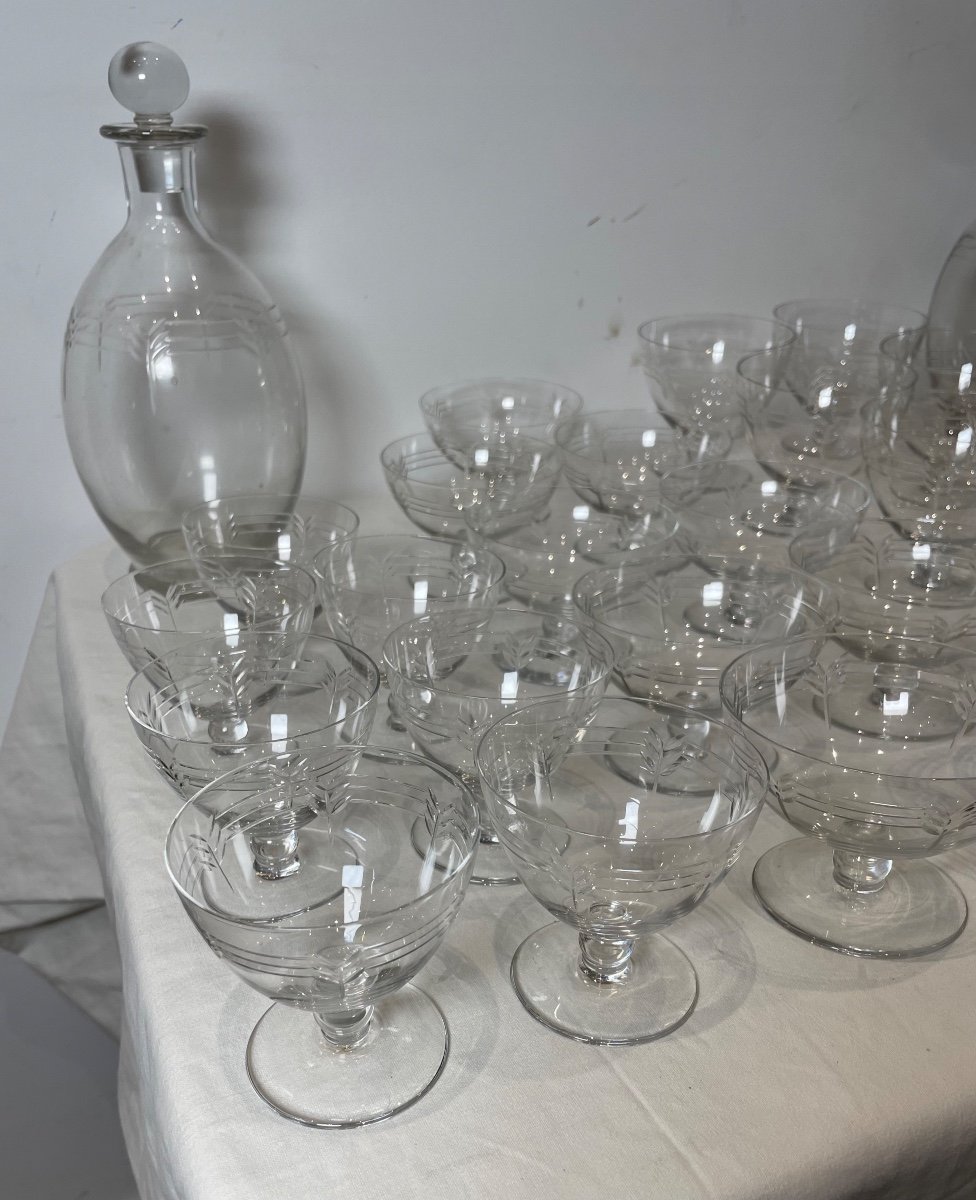 Baccarat. Partie de Service De Verres Et Deux Carafes En Cristal. Modèle Cap Ferrat. 36 pièces -photo-3