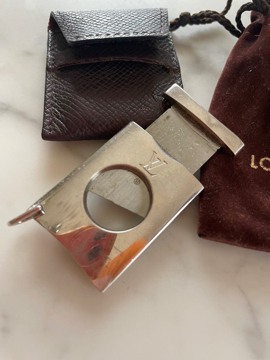 Louis Vuitton. Silver Metal Cigar Cutter-photo-2