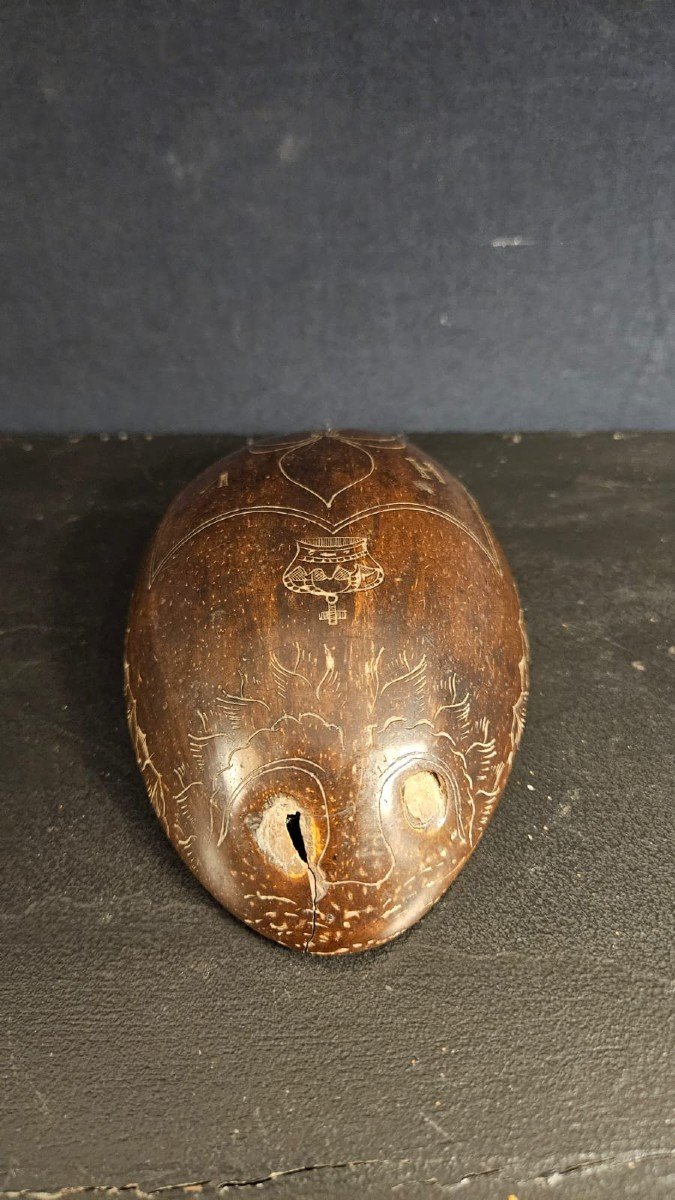 Engraved Corozo Nut - 19th Century-photo-2