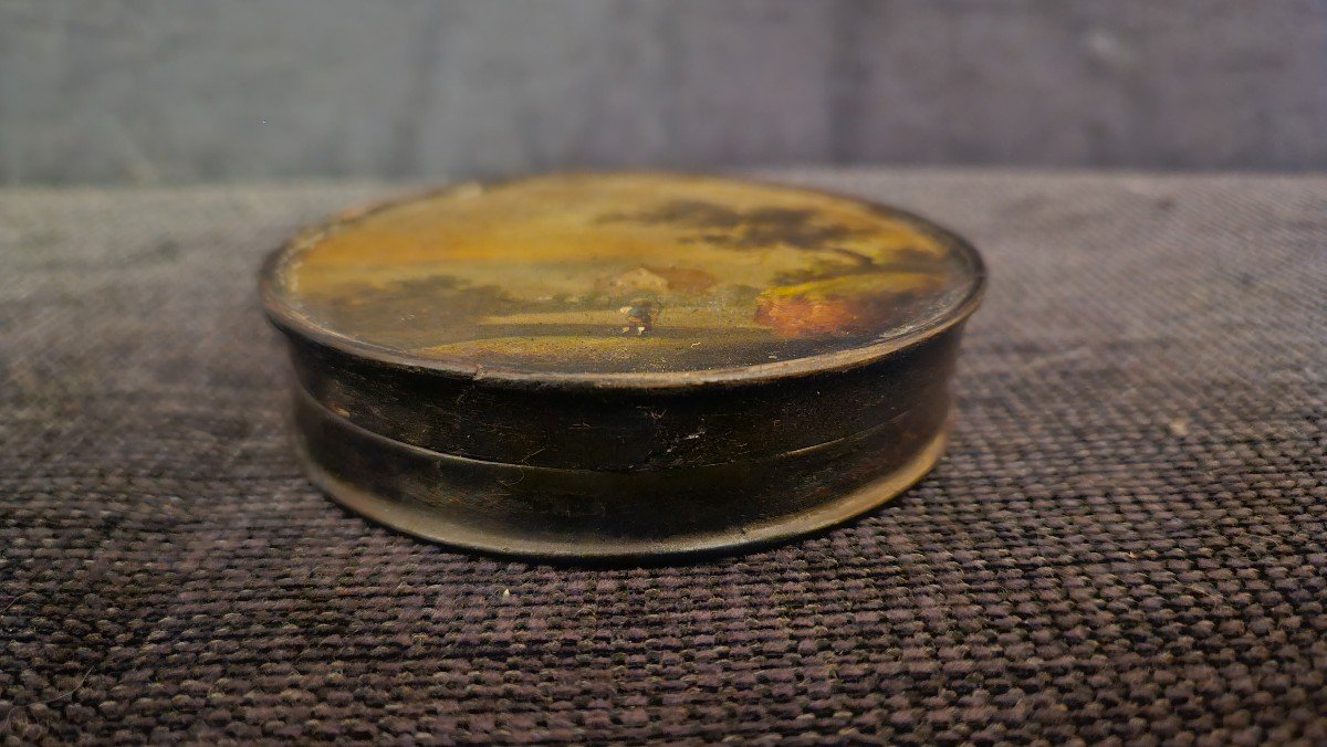 18th Century Painted Round Wooden Box-photo-4