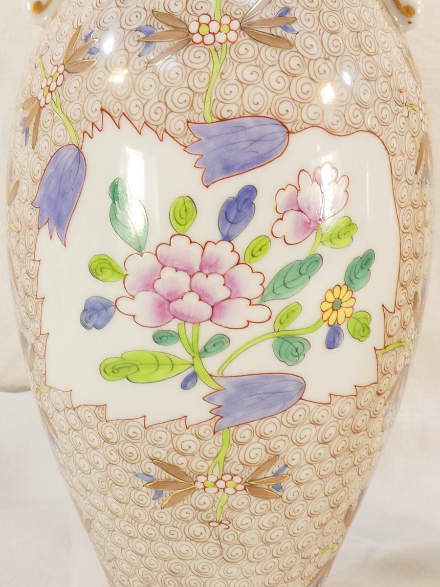 HEREND HUNGARY CUBASH Paire de Vase a double anses en porcelaine-photo-2