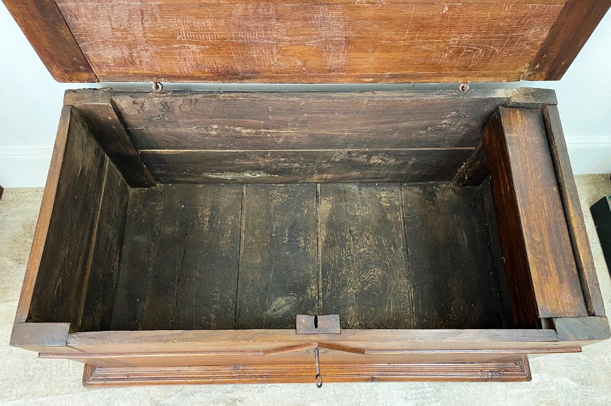 18th Century Solid Oak Périgourdin Chest-photo-1