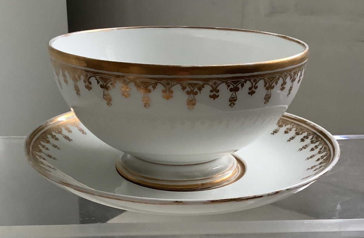 Un Bol Bouillon En Porcelaine De Sevrés Avec Sous Tasse époque 1847-1848-photo-2