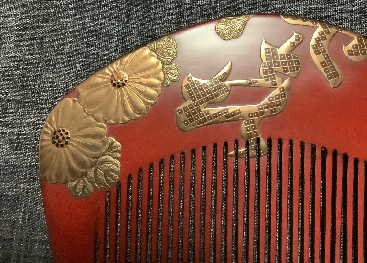 A Japanese Comb Decorated With  Flowers  Signed Eishu From The Meiji Period -photo-3