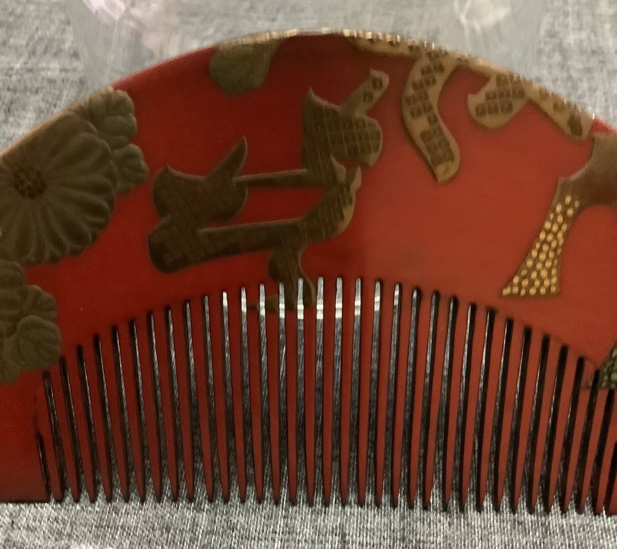 A Japanese Comb Decorated With  Flowers  Signed Eishu From The Meiji Period -photo-1