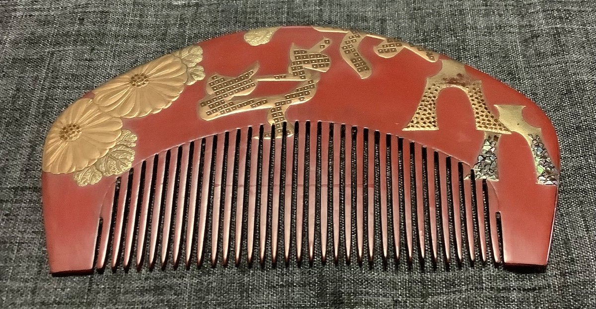 A Japanese Comb Decorated With  Flowers  Signed Eishu From The Meiji Period 