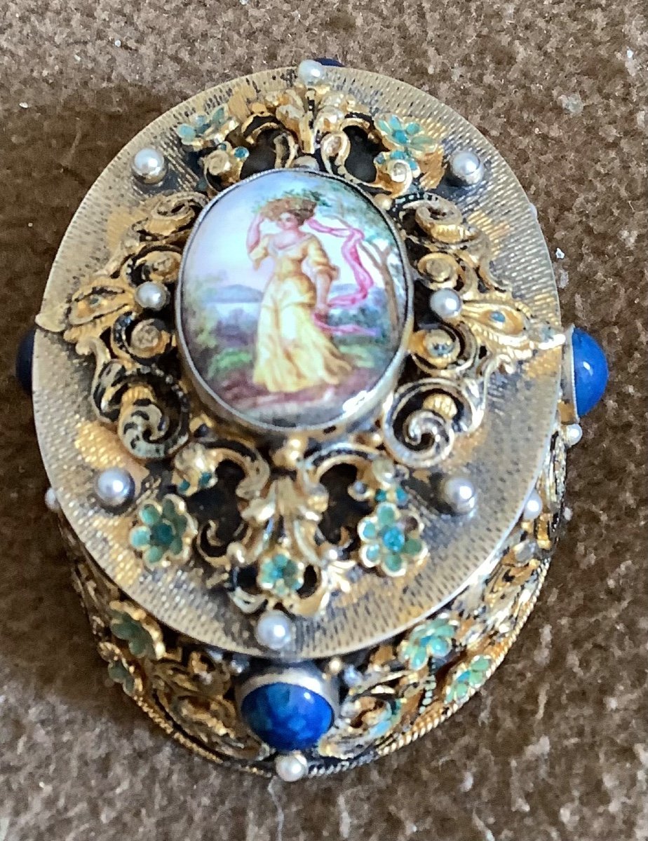 Vermeil Box With A Porcelain Medal Character With Lapis Lazuli Stones And Pearl