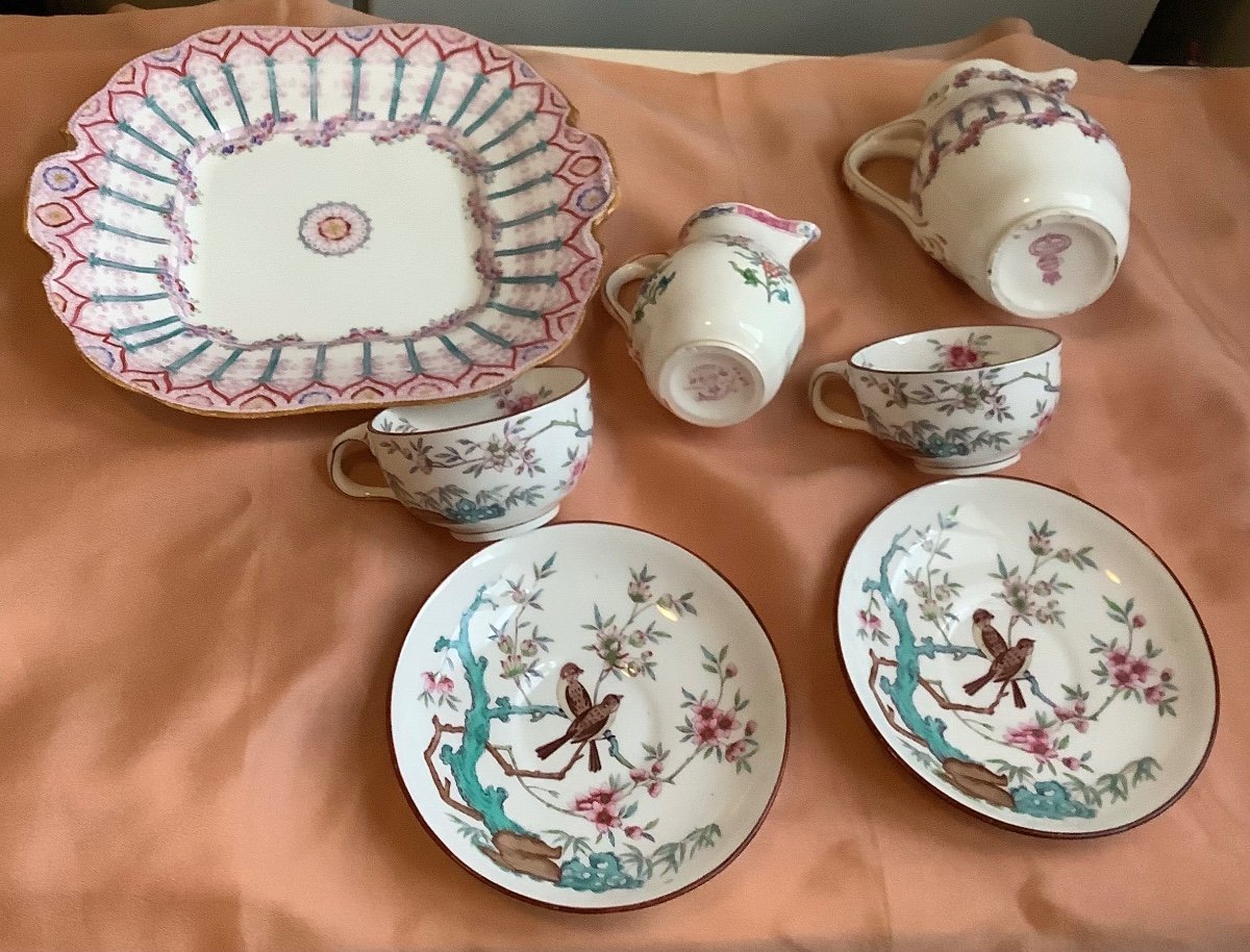 A Minton Porcelain Set, 2 Mugs, A Dish And 2 Milk Jugs-photo-3