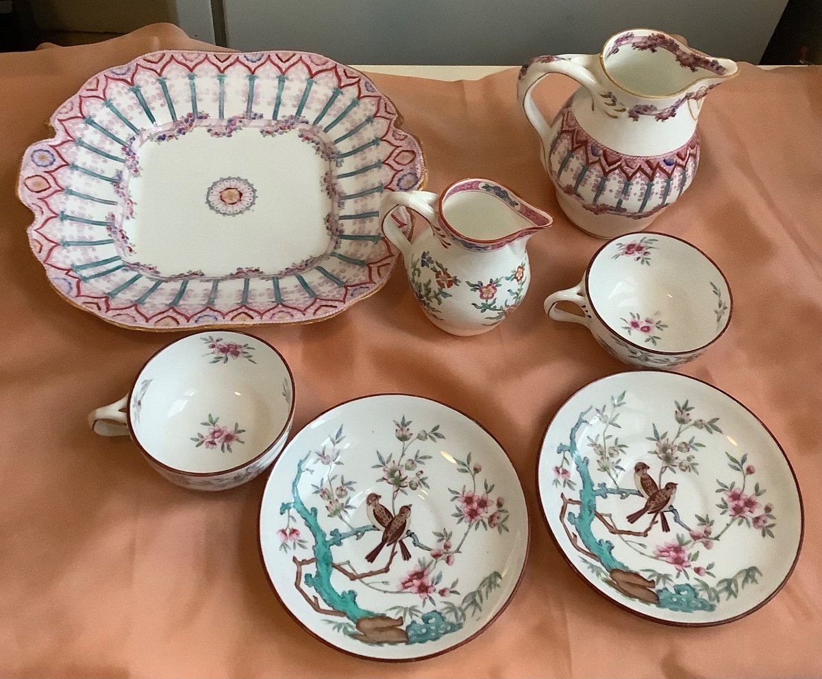 A Minton Porcelain Set, 2 Mugs, A Dish And 2 Milk Jugs-photo-4