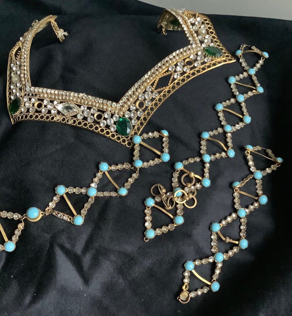 Lot Of Rhinestone Accessories For Theaters And Opera -photo-3