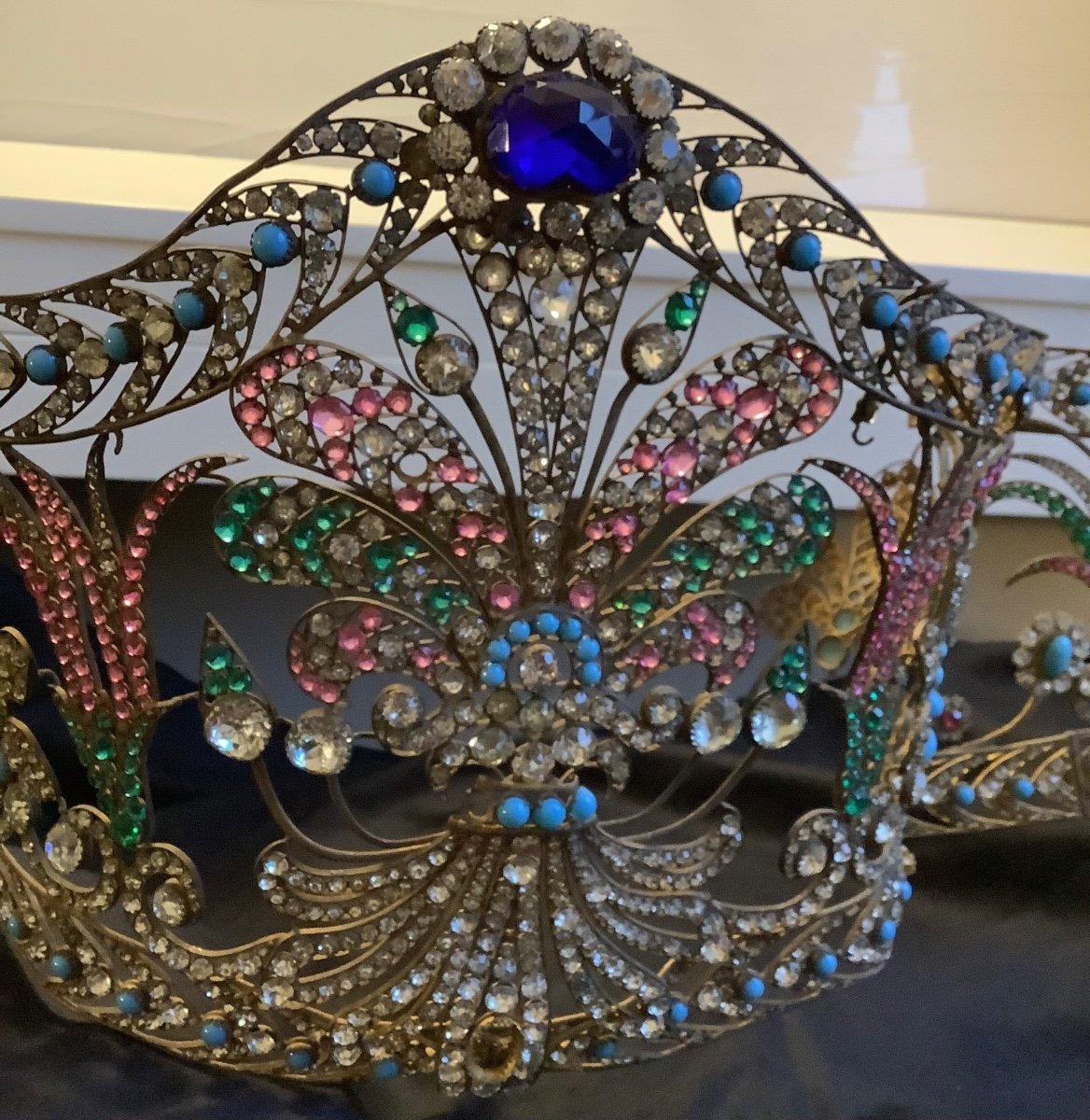 Une Couronne En Strass Pour Théâtres Et Opéra -photo-3