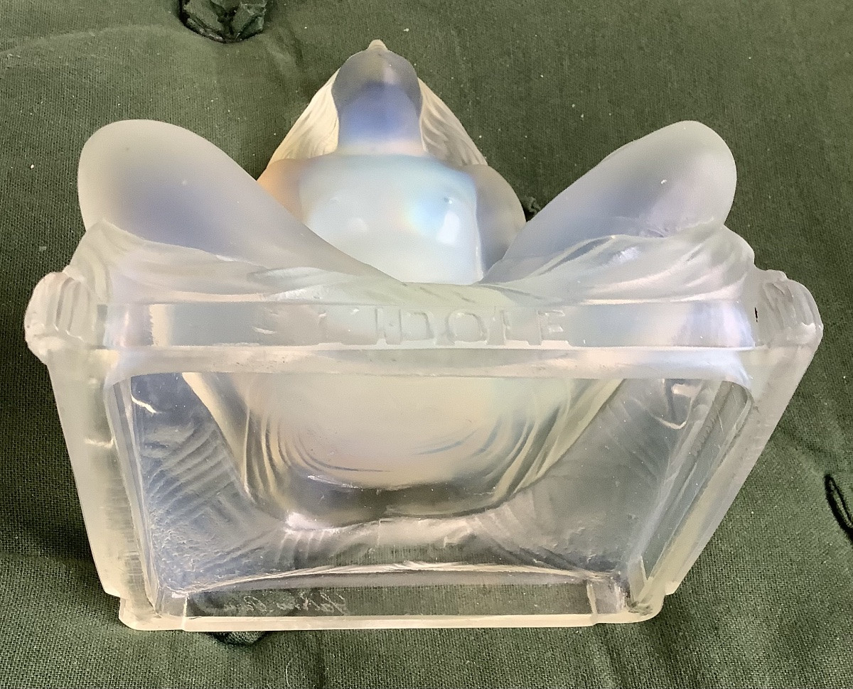 An Opalescent Glass Statuette Signed Sabino Model l'Idole-photo-7