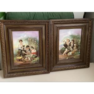 Une Paire De 2 Plaques De Peinture En Porcelaine Décor D’enfants