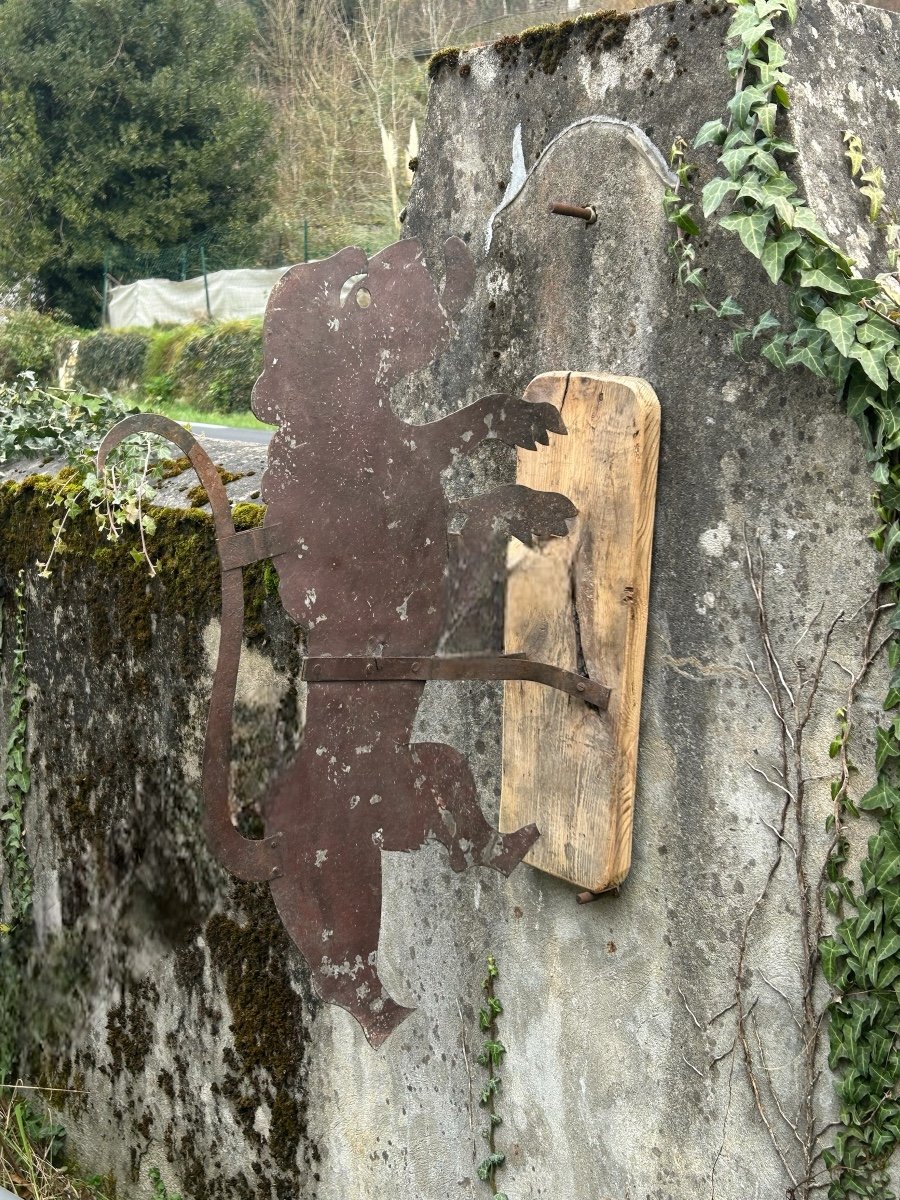 19th Century Iron Sign Depicting A Lion With Red Patina-photo-1