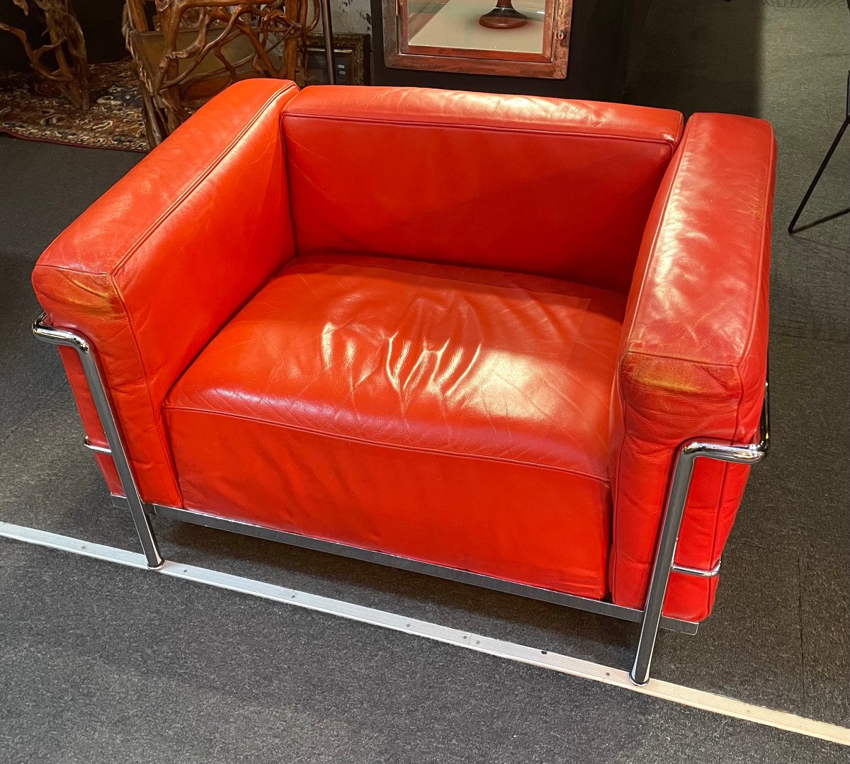 Fauteuil LC3 Par Le Corbusier Edition Cassina En Cuir Rouge-photo-2