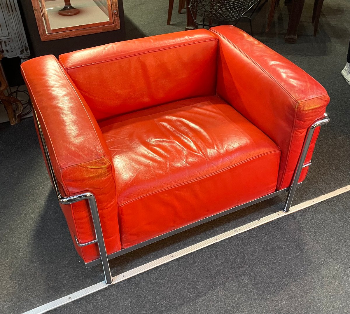 Fauteuil LC3 Par Le Corbusier Edition Cassina En Cuir Rouge-photo-3