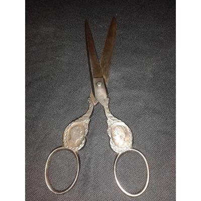 Pair Of Scissors 19th With 2 Portraits