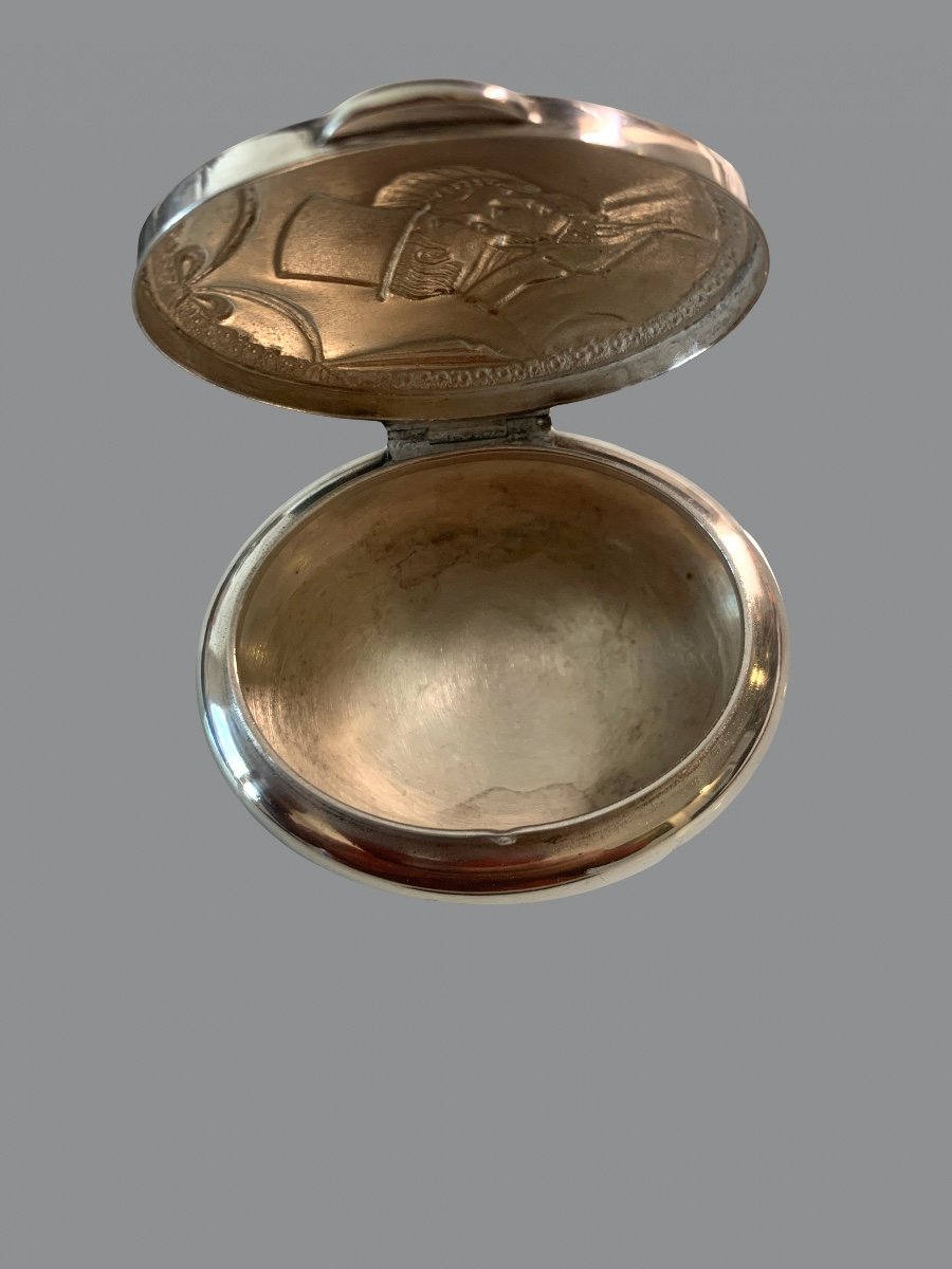 Oval Pill Box In Silver Metal-photo-4