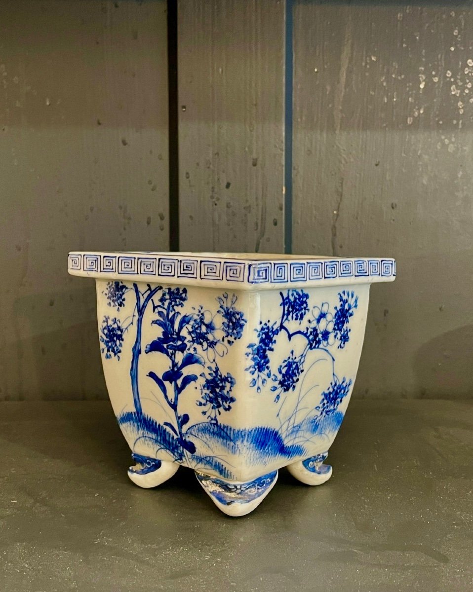 Small Chinese Porcelain Planter, 20th Century