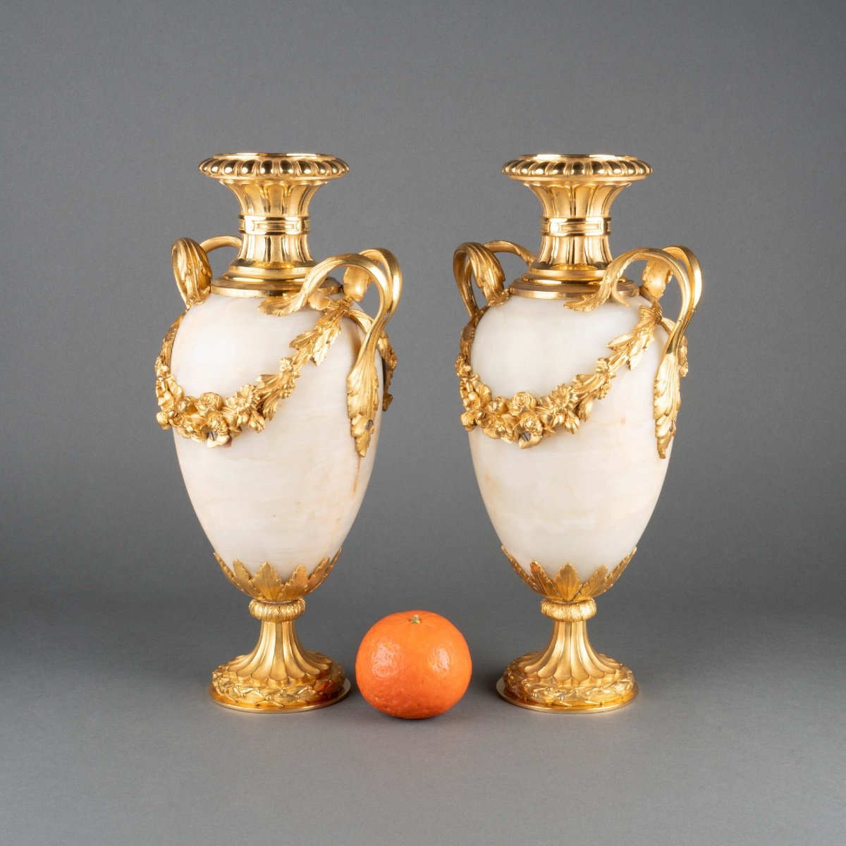 Pair Of Nicolo Onyx And Gilt Bronze Urns, Late 18th Century -photo-2