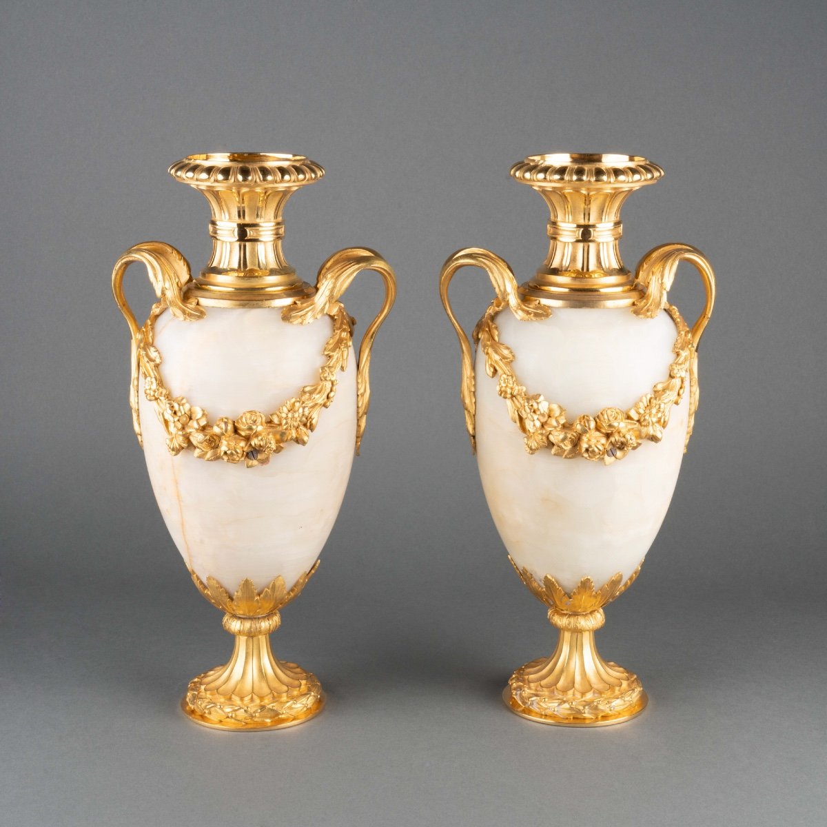 Pair Of Nicolo Onyx And Gilt Bronze Urns, Late 18th Century -photo-3