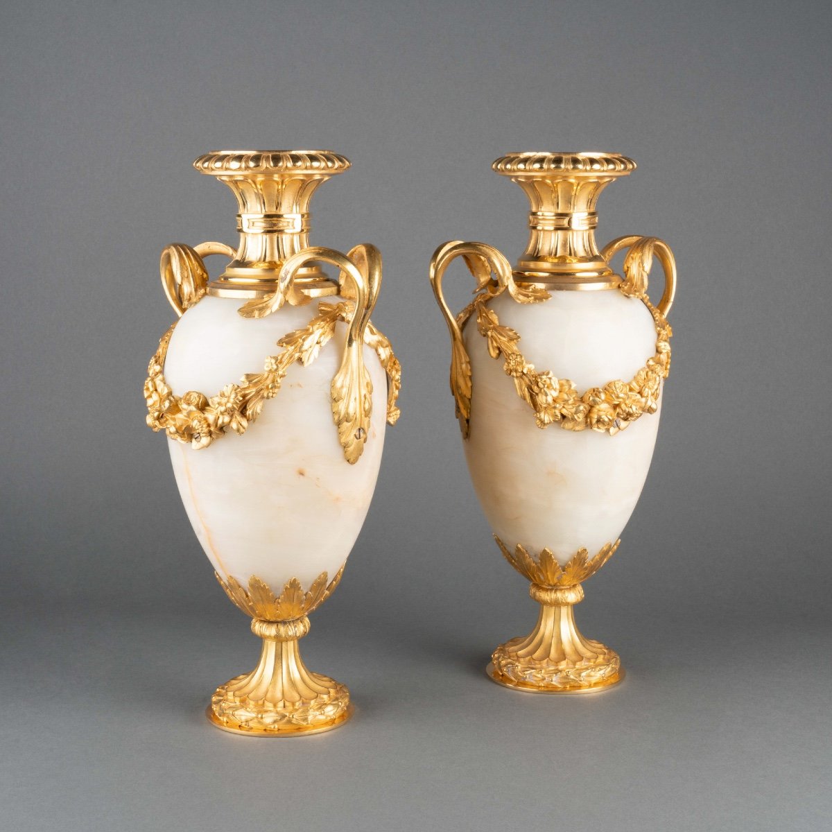 Pair Of Nicolo Onyx And Gilt Bronze Urns, Late 18th Century -photo-4