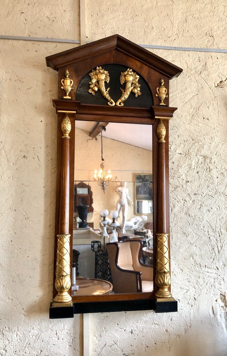 Miroir russe de style néoclassique. Époque Empire, XIXe siècle  