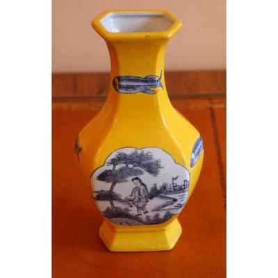 A Chinese Porcelain Vase, XIXth Century