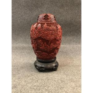 Vase En Laque De Cinabre. Chine, XIXe Siècle 