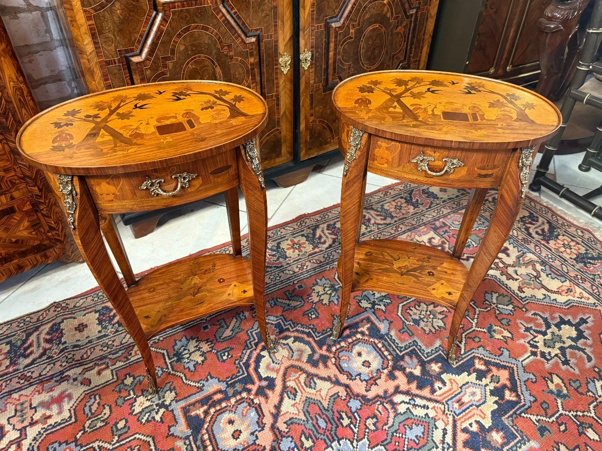 PAIRE DE TABLES DE CHEVET EN MARQUETERIE DE STYLE LOUIS XV