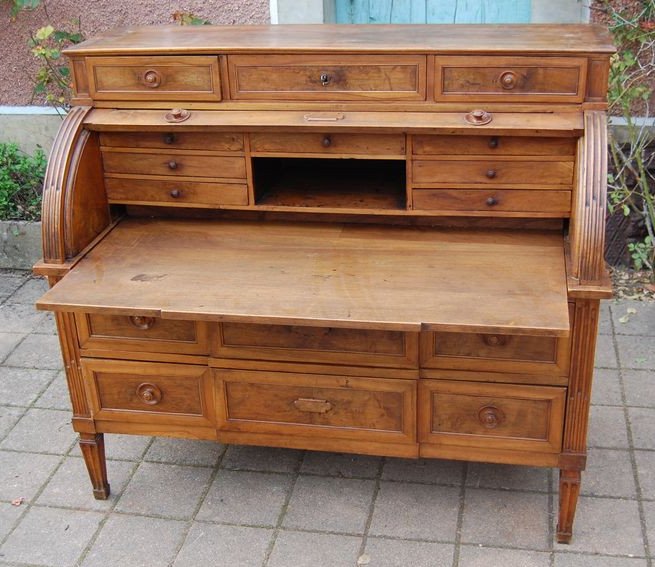 Cylinder Desk D Louis XVI Period In Walnut Er Plum Tree From The 18th Century