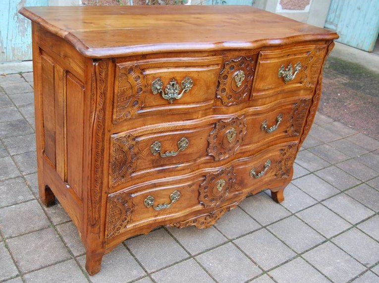 Commode Louis XV Lyonnaise In Walnut From The 18th Century