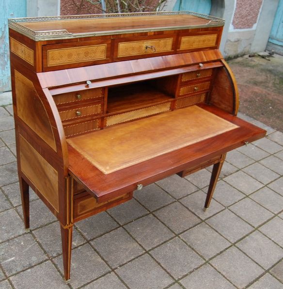 Cylinder Desk D Louis XVI Period In Walnut Er Plum Tree From The 18th Century