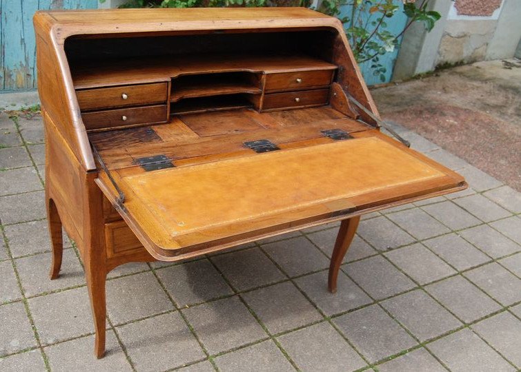 Bureau A Slope D Louis XVI In Walnut From The 18th Century