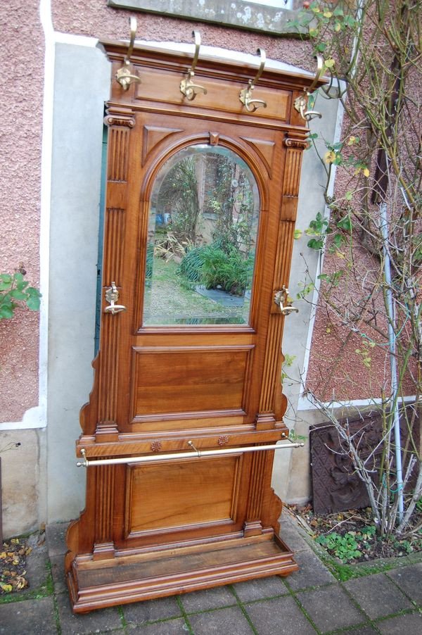 Napoleon III Cloakroom In Walnut Late 19th Century