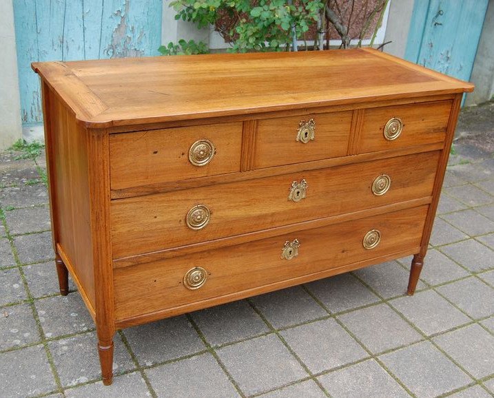 Louis XVI Period Commode In Walnut From The 18th Century