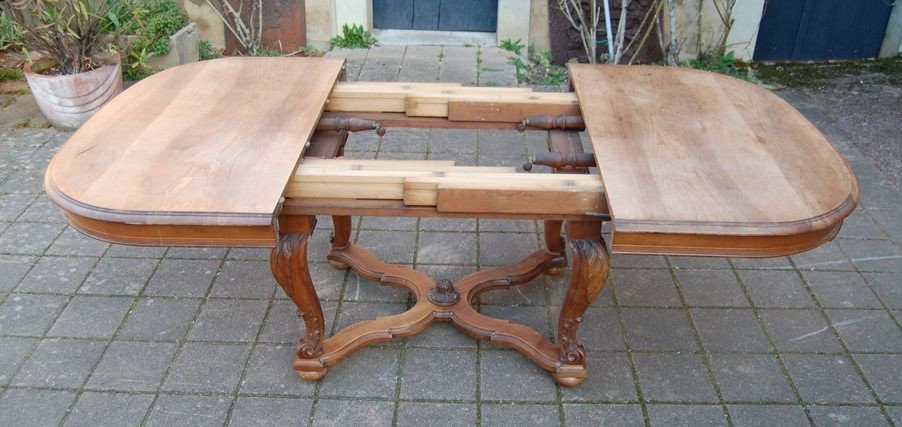 Napoleon III Walnut Table, Late 19th Century, 16 Place Settings, With 4 Extensions