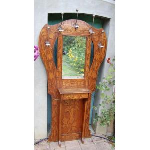 Art Nouveau Cloakroom