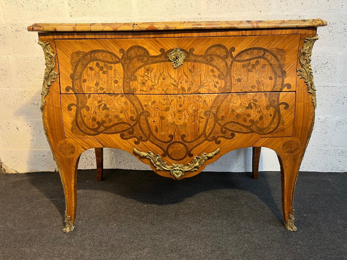 Commode De Style Louis XV