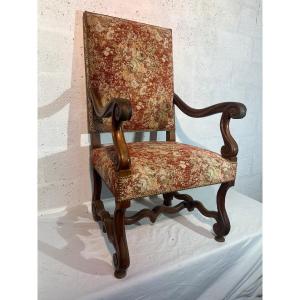 Fauteuil De Style Louis XIII En Noyer