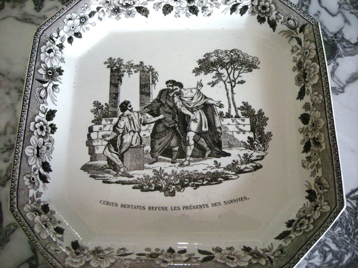 Plat  Carre  Faience  Fine  1819  Decor  Grisaille  Signe  Montereau-photo-2