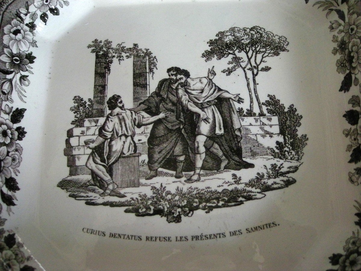 Plat  Carre  Faience  Fine  1819  Decor  Grisaille  Signe  Montereau-photo-3