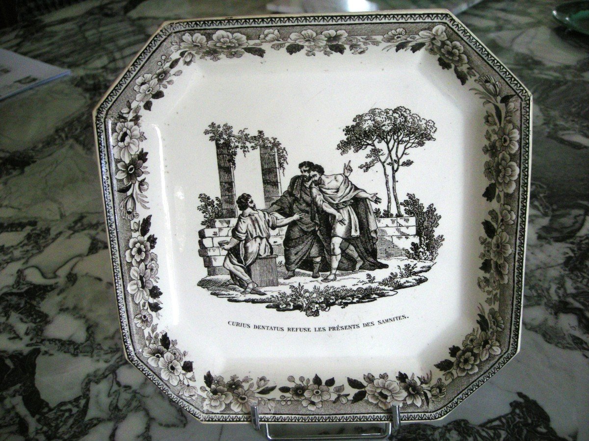 Plat  Carre  Faience  Fine  1819  Decor  Grisaille  Signe  Montereau-photo-5