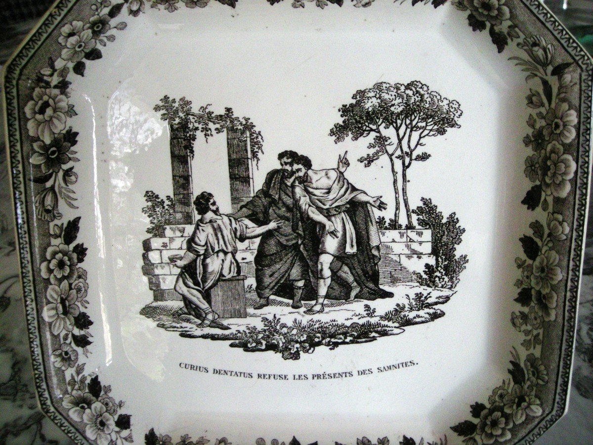 Plat  Carre  Faience  Fine  1819  Decor  Grisaille  Signe  Montereau-photo-7