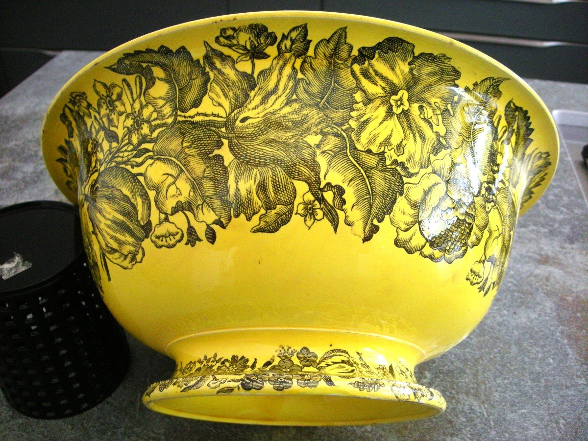 Yellow Fine Earthenware Pedestal Basin Circa 1833 From Montereau-photo-1