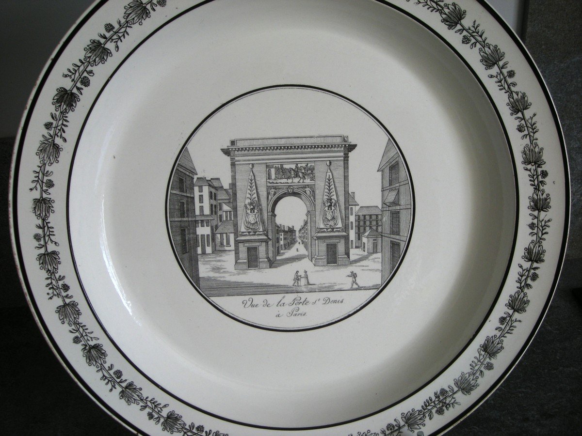 Plat  diamètre 38,7 cm  de  1824  Décor  Grisaille  Signé  Choisy  Le  Roi