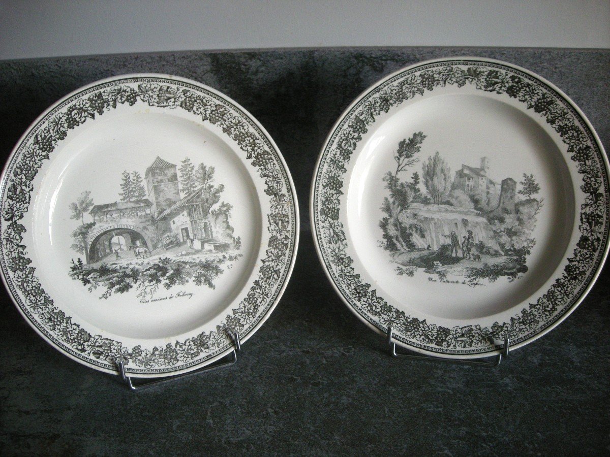 Deux  Assiettes  Faïence  Fine  1828  Décor  Paysages  Signées   Creil.